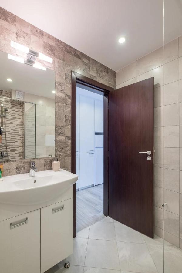 Quiet & Airy Modern Apt. Top Centre Free Parking Sofia Exterior photo