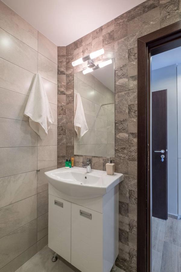 Quiet & Airy Modern Apt. Top Centre Free Parking Sofia Exterior photo